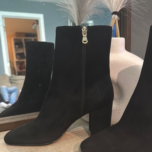 Ann Taylor Black Ankle Boots Sleek Design - Picture 3 of 7